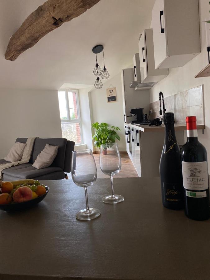 Charmant Appartement Avec Spa Fontenay-le-Comte Ngoại thất bức ảnh